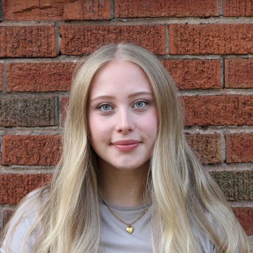 Faith Mager- Headshot1